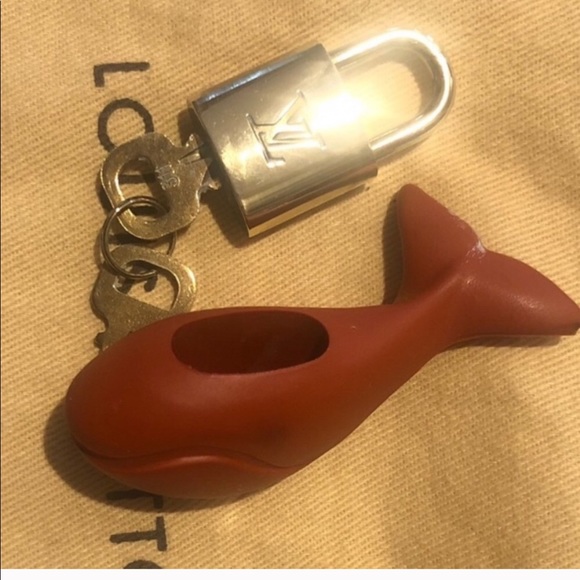 LOUIS VUITTON AMERICAS CUP 1995 WHALE LOCK KEYS - Picture 3 of 8